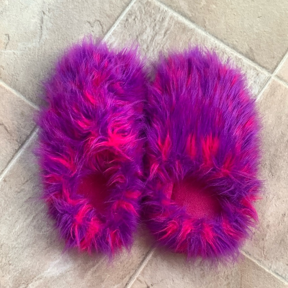 Kids Large (4/5) faux fur slippers in pink and purple
